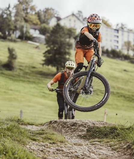 Velofahrer auf dem Zugerberg Trail