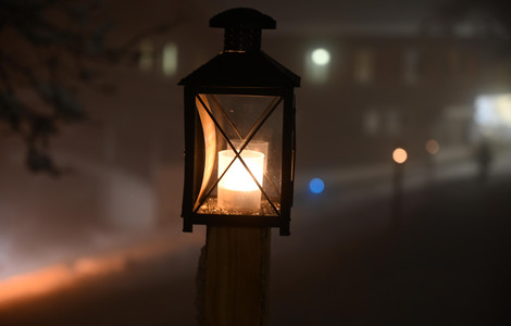 Laterne auf dem Lichterweg des Zugerbergs