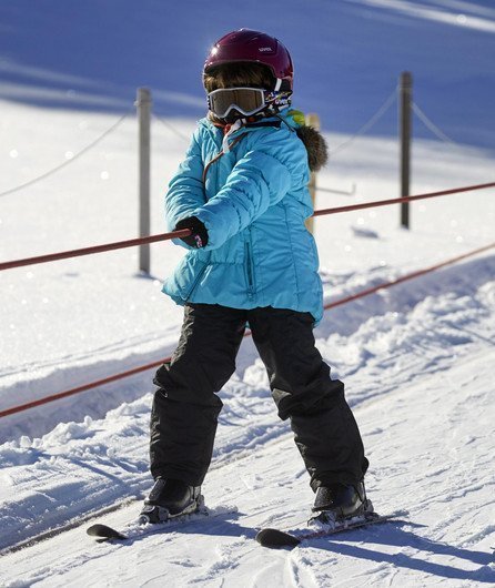 Kinder am Skifahren