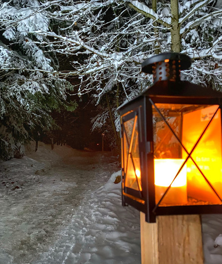 Laterne auf dem Lichterweg beim Zugerberg