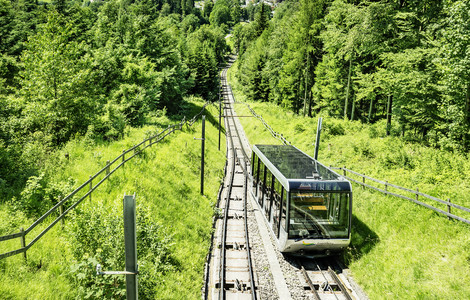 Zugerbergbahn mit Ausblick auf dem Zugersee