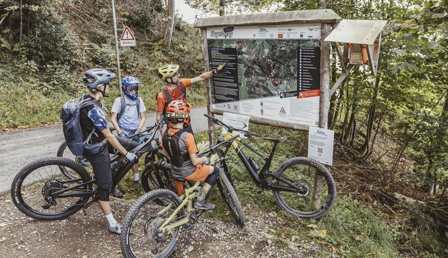 Velofahrer auf dem Zugerberg Trail